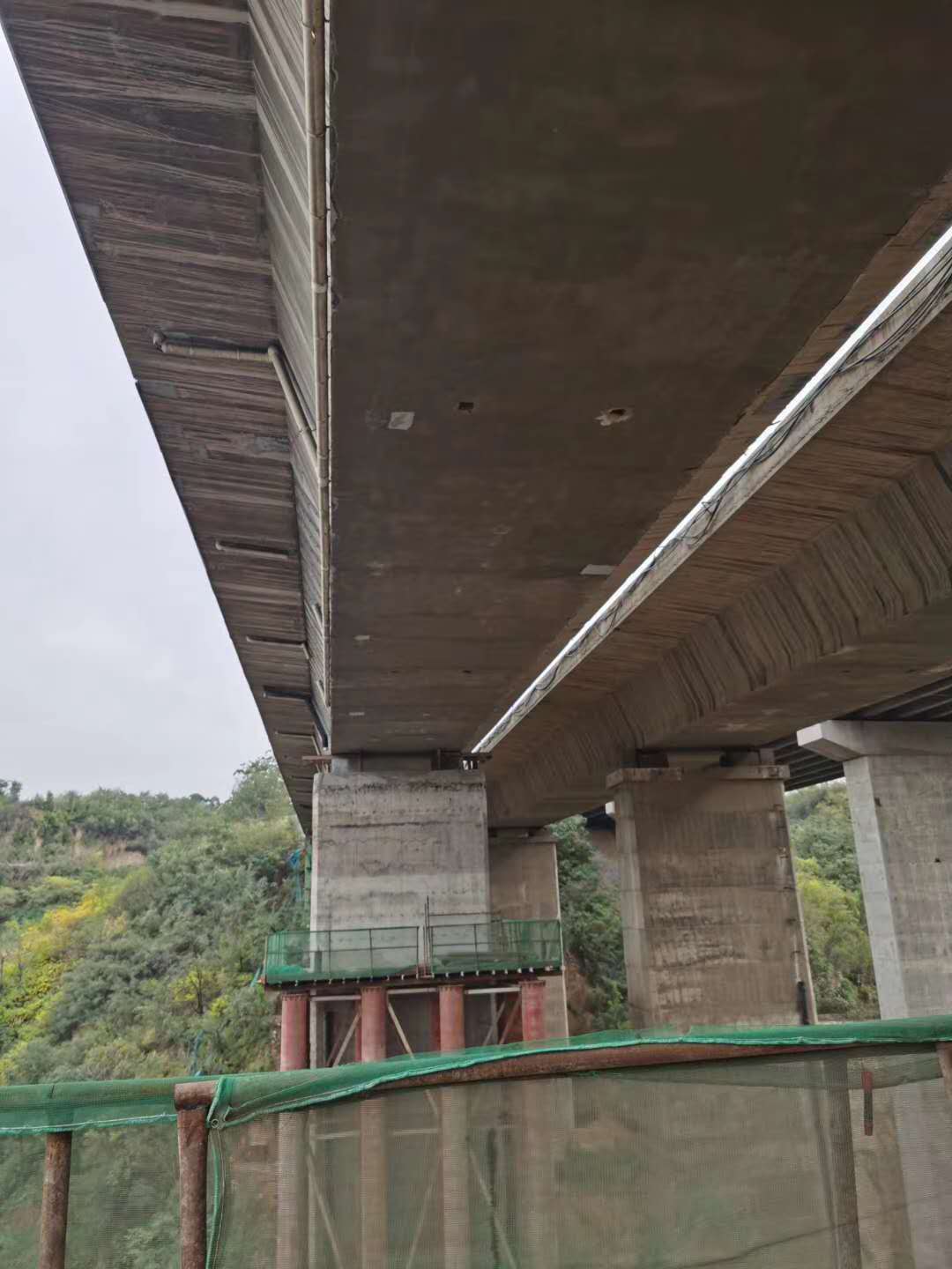 巴南桥梁加固前制定可行设计方案图并用对施工方法